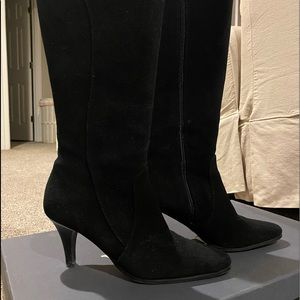 Black velvet Valdini boots